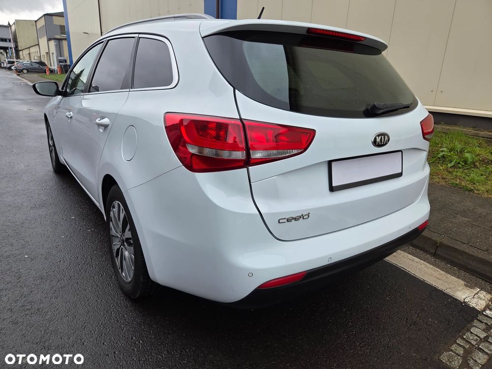 Kia Ceed 1.6 GDI Dream Team Edition - 5