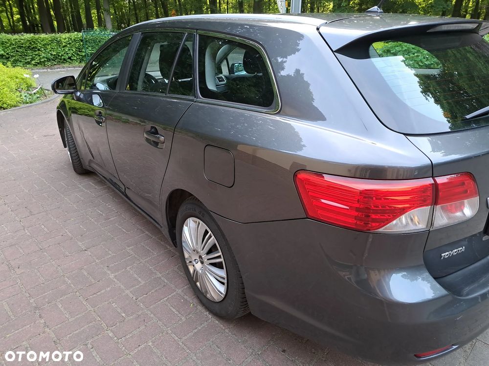 Toyota Avensis 2.0 D-4D Active - 3