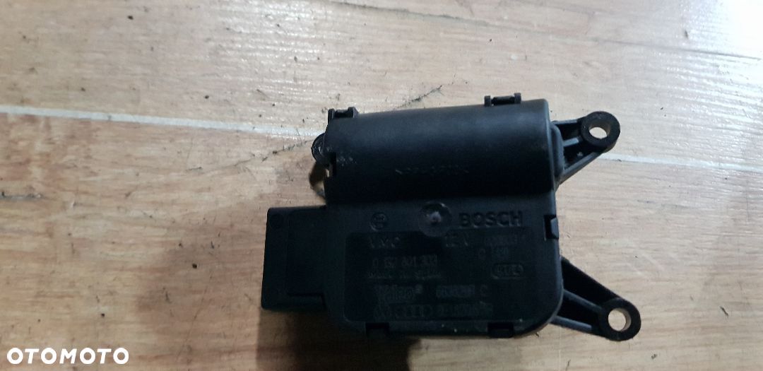 AUDI A4 B6 SILNICZEK NAGRZEWNICY 0132801303 - 1