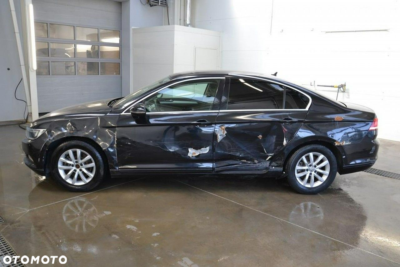 Volkswagen Passat - 4