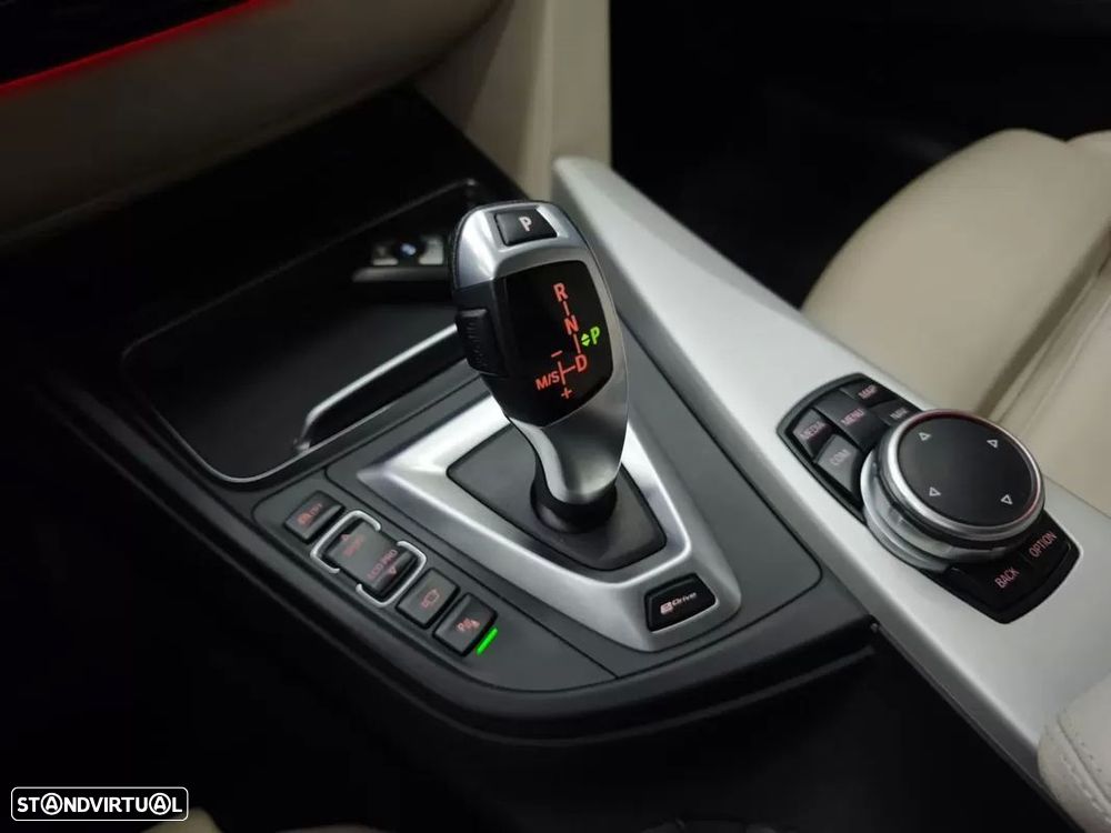 BMW 330 e iPerformance Line Luxury Purity - 32