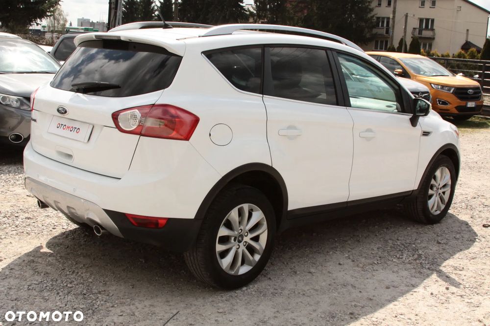 Ford Kuga 2.0 TDCi 2x4 Titanium - 11