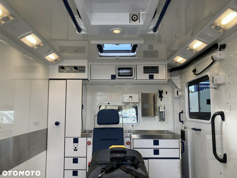 Mercedes-Benz Sprinter - 14