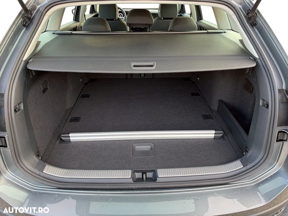 Volkswagen Passat 1.5 eTSI DSG MHEV Base - 30