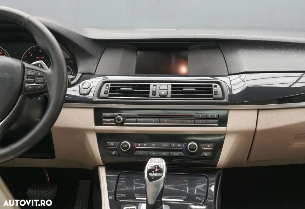 BMW Seria 5 520d Touring Aut. Luxury Line - 19