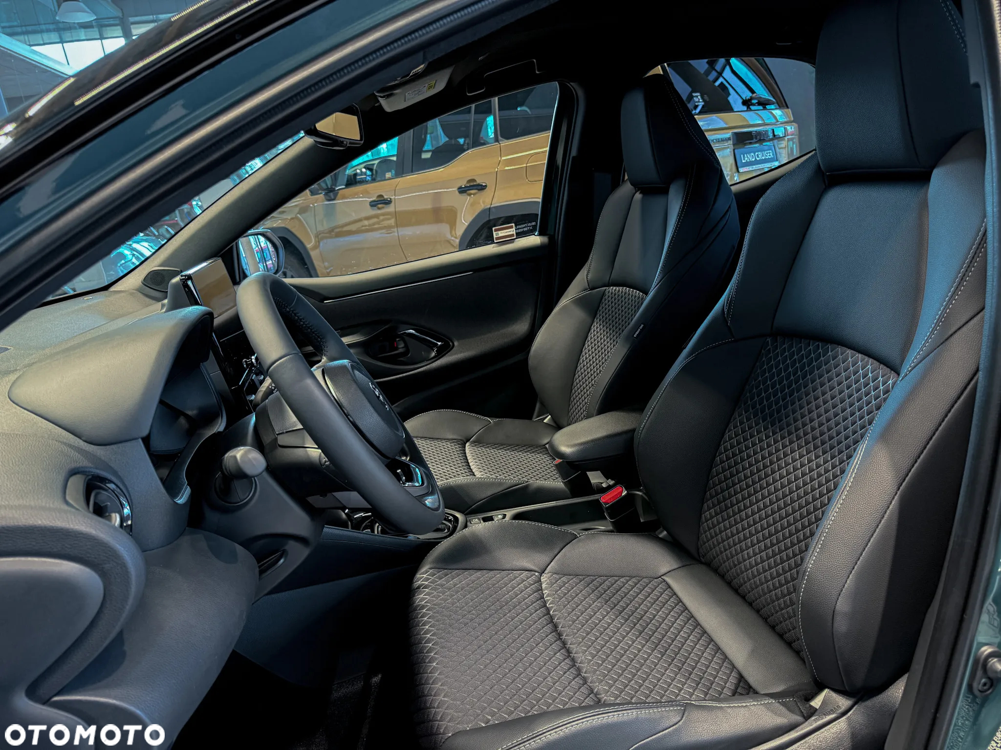 Toyota Yaris Hybrid 1.5 Executive - 11