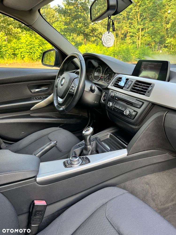 BMW Seria 3 318d - 16