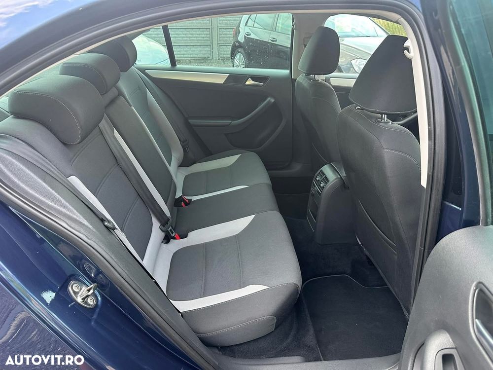 Volkswagen Jetta - 15