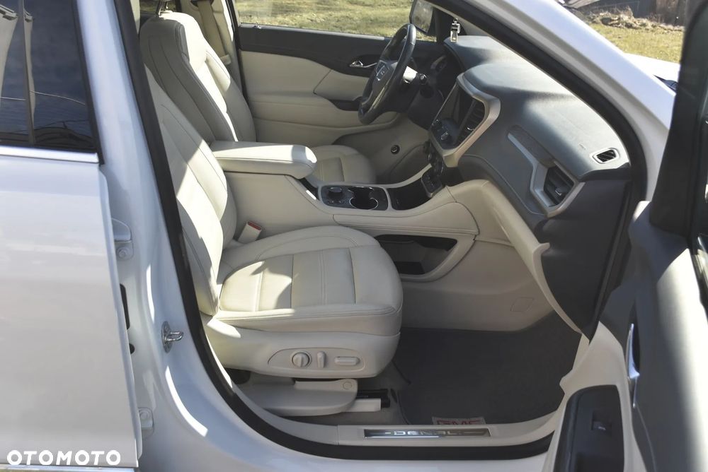 GMC Acadia - 9