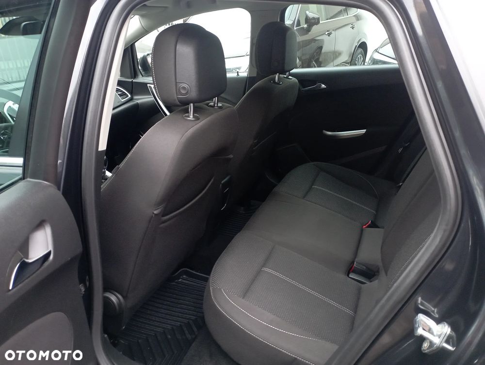 Opel Astra 1.7 CDTI DPF Cosmo - 11