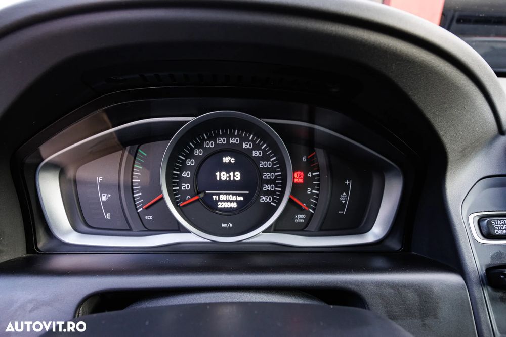 Volvo XC 60 D3 Momentum - 8