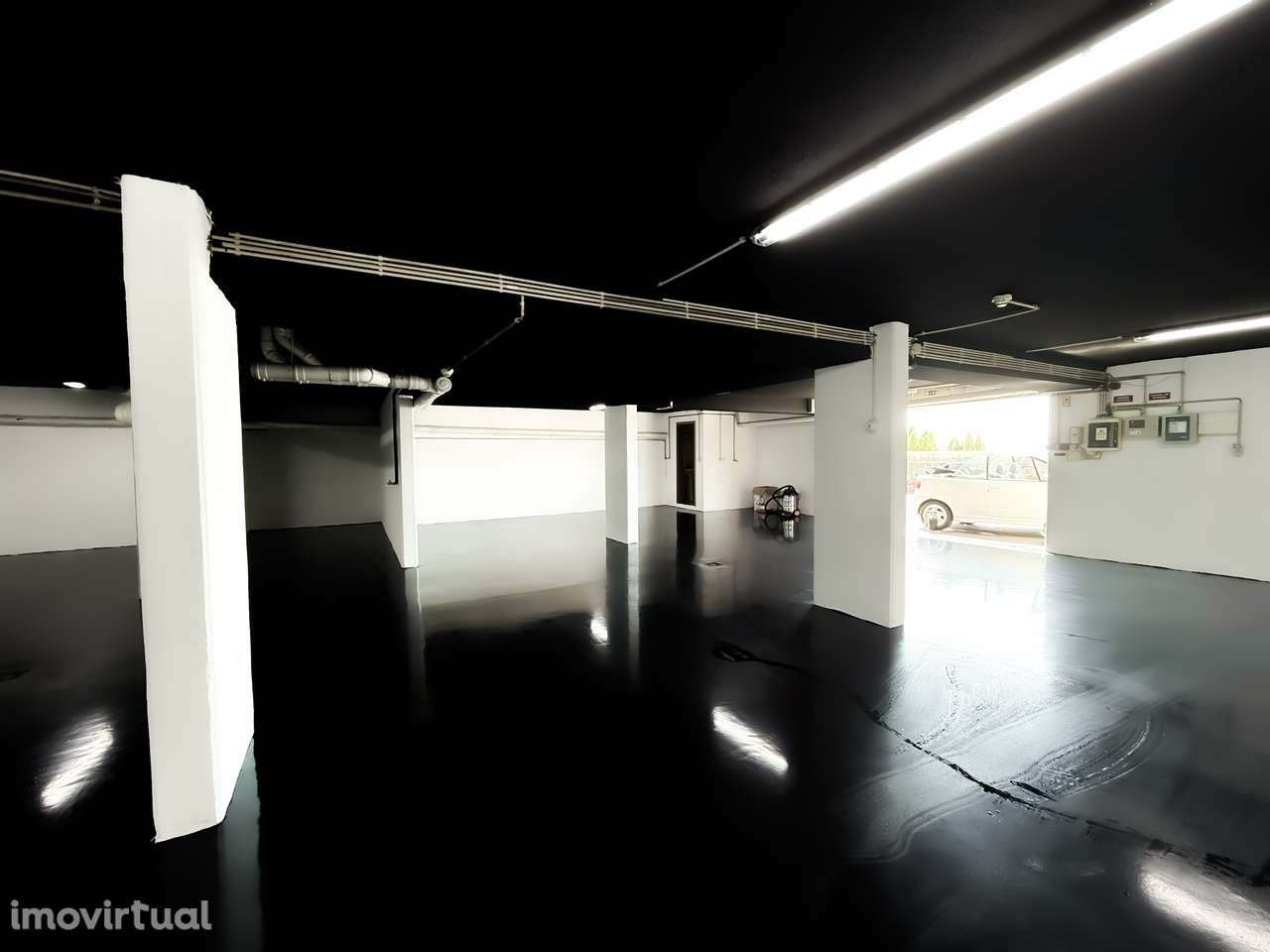Armazém renovado de 194m2 com possibilidade de arrendamento - Grande imagem: 2/6