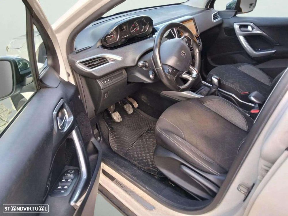 Peugeot 2008 1.2 PureTech Style - 10