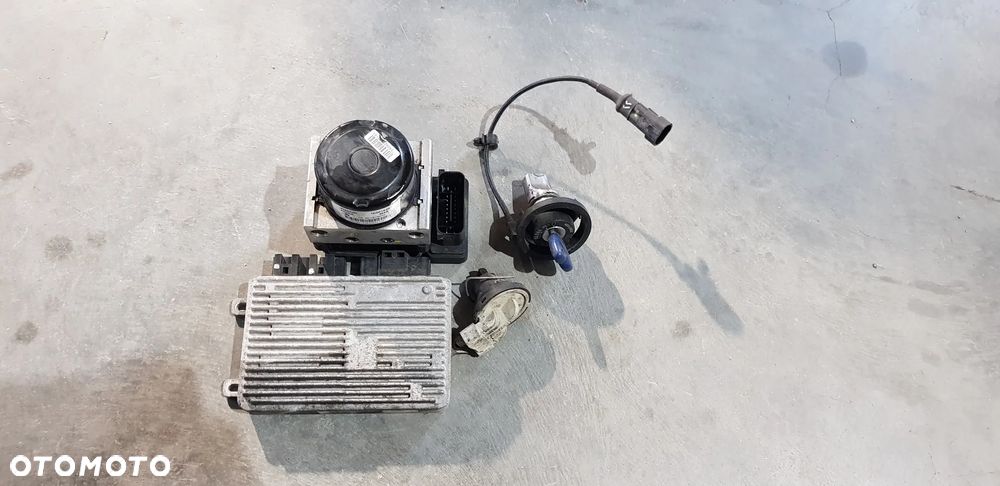 Piaggio Vespa GTS 125 Stacyjka Kluczyk Moduł Immobilizer  Pompa ABS - 2