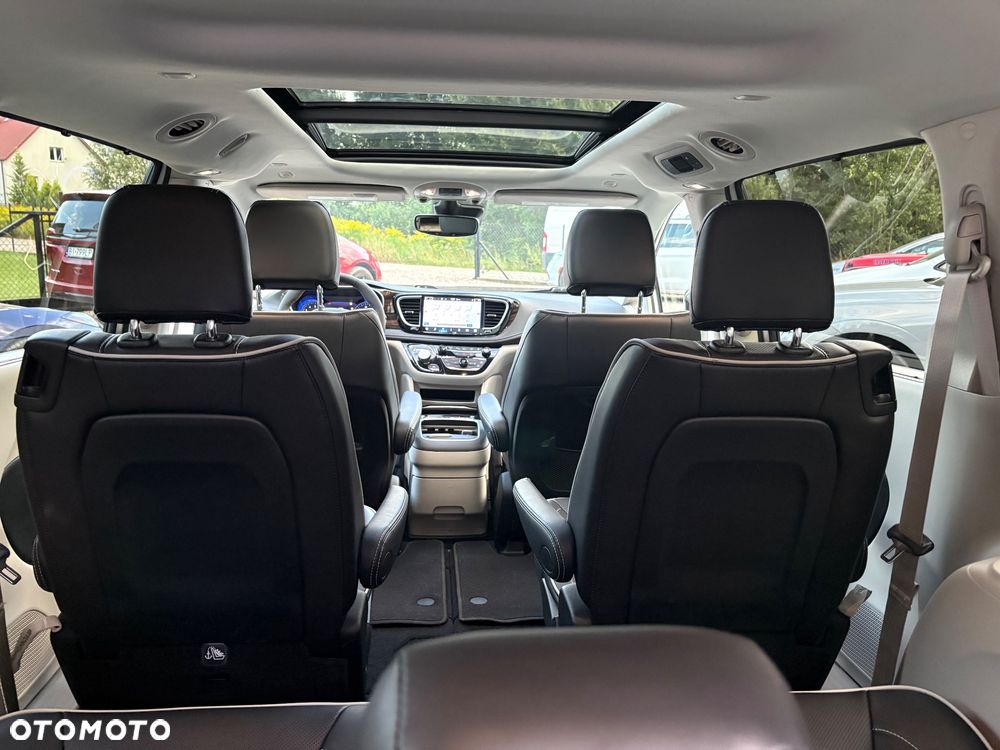 Chrysler Pacifica - 16