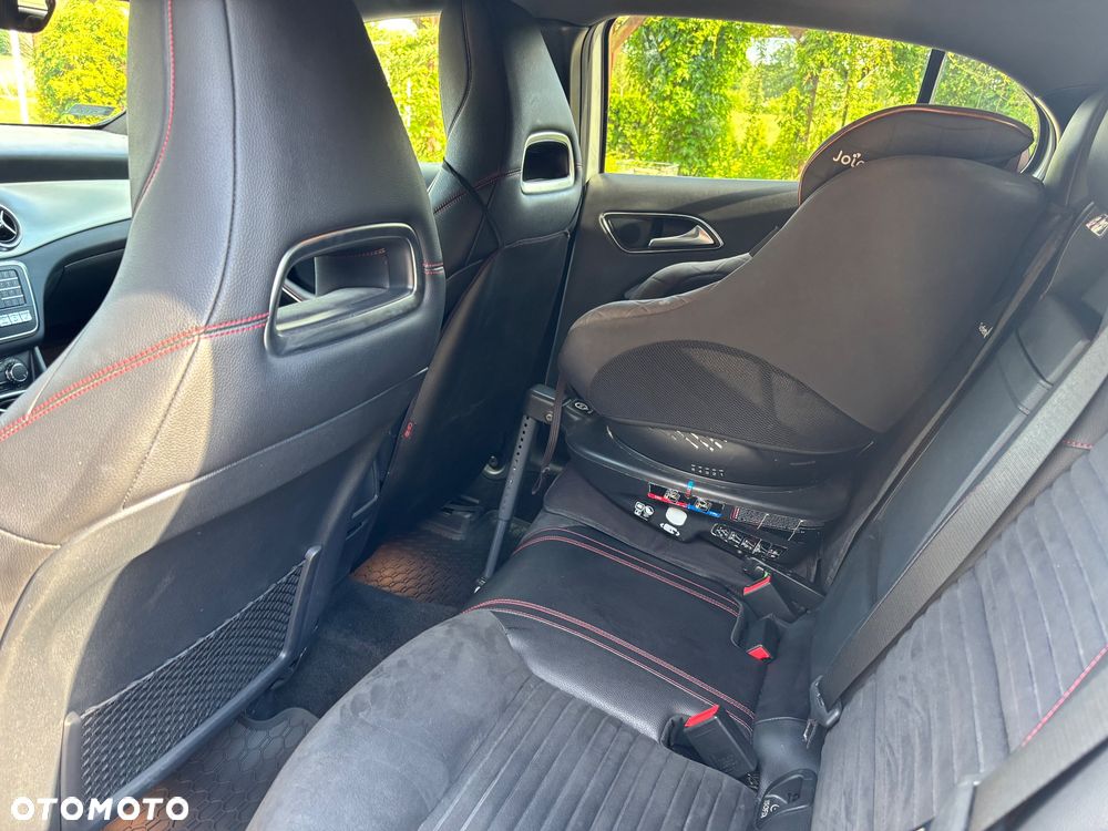 Mercedes-Benz GLA 250 4Matic 7G-DCT AMG Line - 18