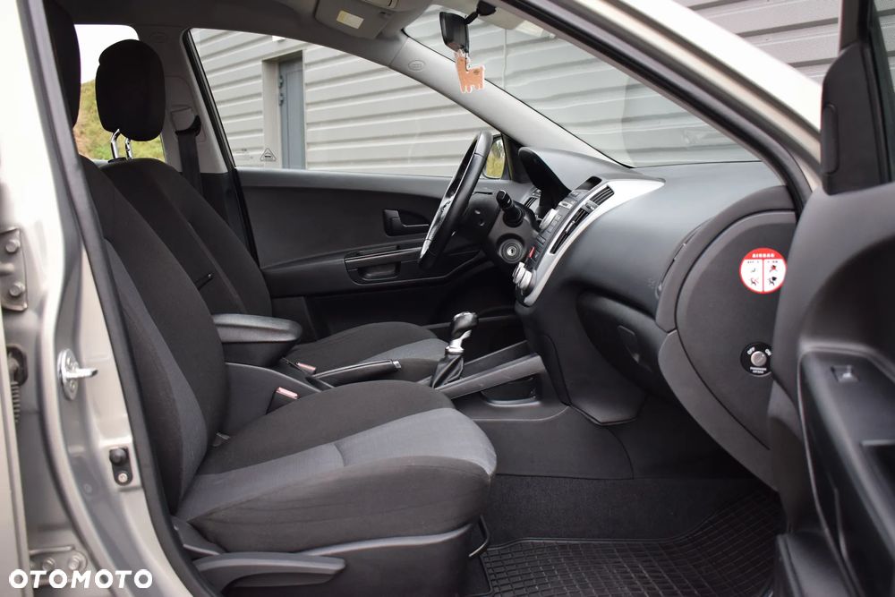 Kia Ceed 1.6 Comfort + - 16