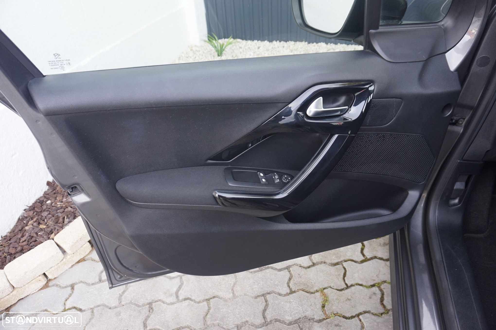 Peugeot 208 1.2 PureTech Signature - 9