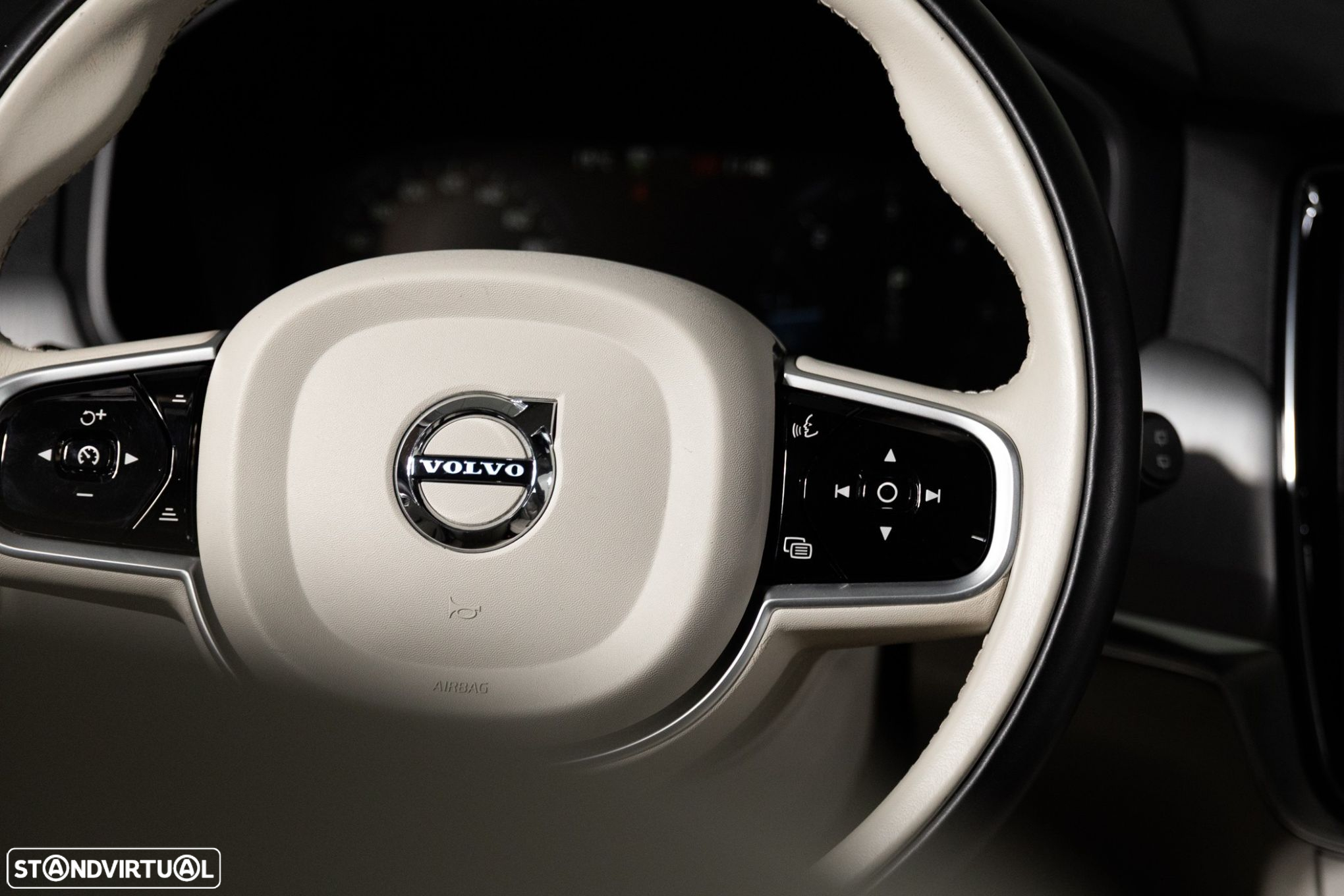 Volvo V90 2.0 D4 Momentum Geartronic - 11
