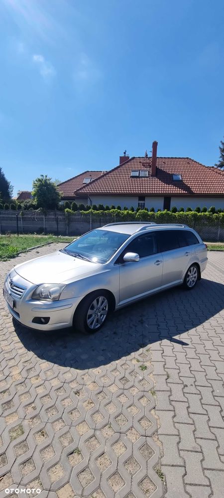 Toyota Avensis - 1