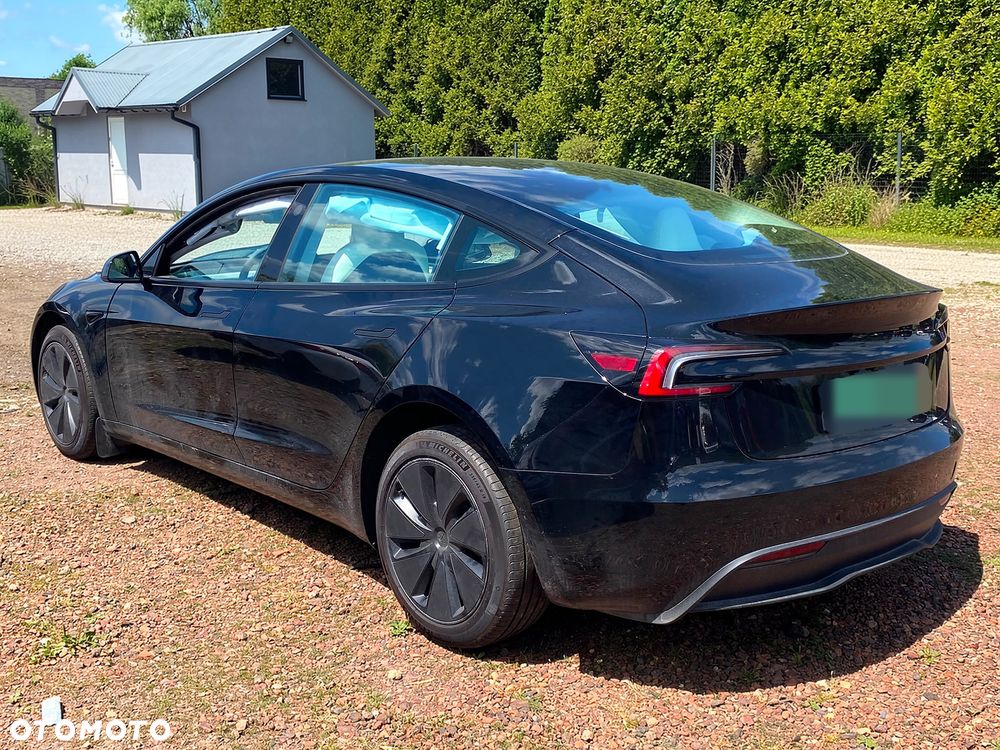 Tesla Model 3 - 8