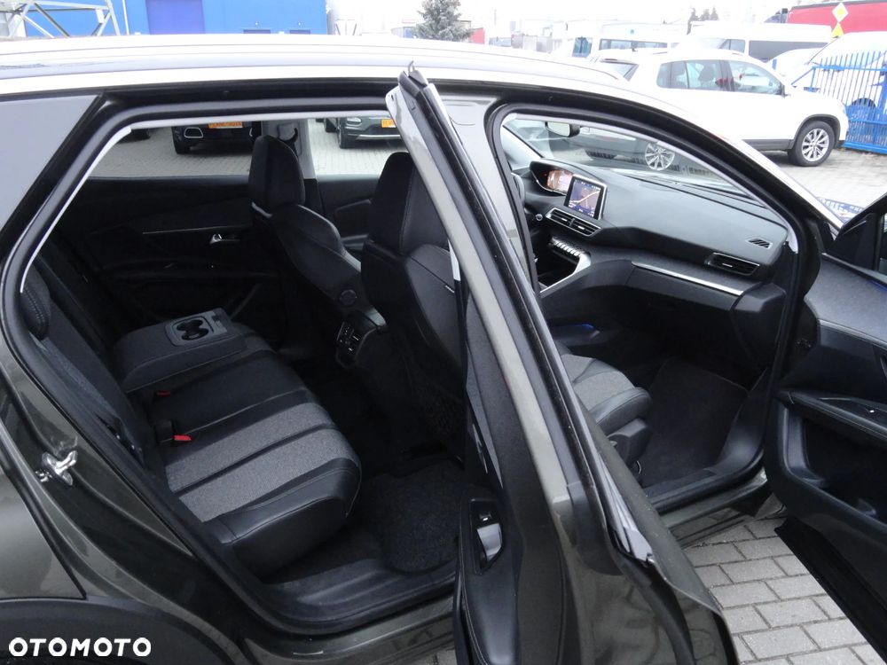 Peugeot 3008 1.5 BlueHDi Allure S&S - 10