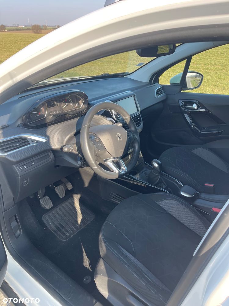 Peugeot 2008 BlueHDi 100 STOP & START Signature - 8