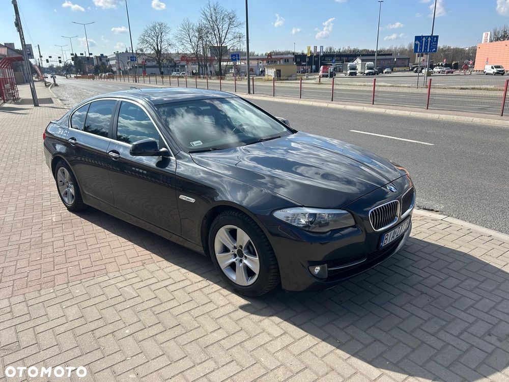 BMW Seria 5 528i xDrive Luxury Line - 9