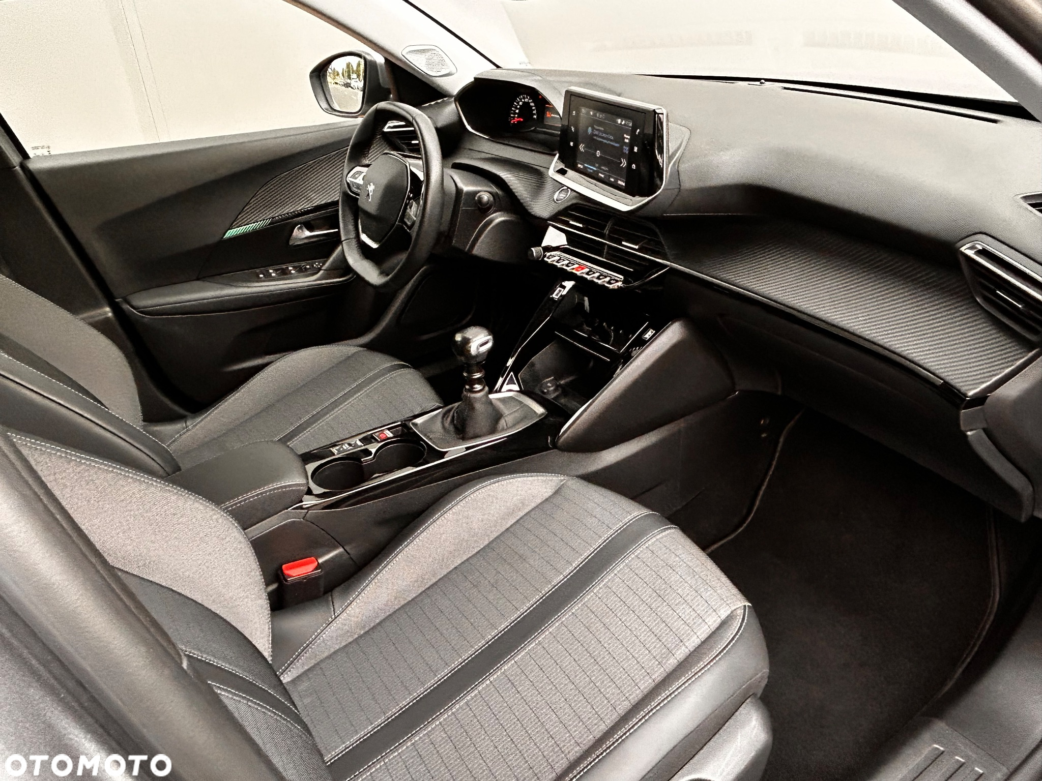 Peugeot 2008 - 8