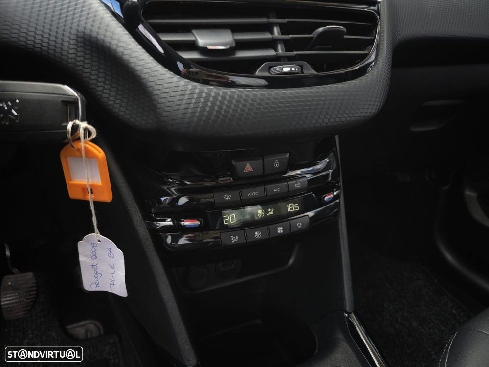 Peugeot 2008 1.2 PureTech Allure - 17