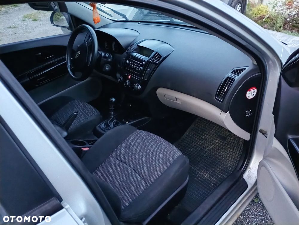 Kia Ceed 2008 photo 4