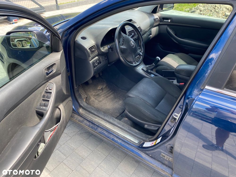 Toyota Avensis 1.8 VVT-i Luna - 4