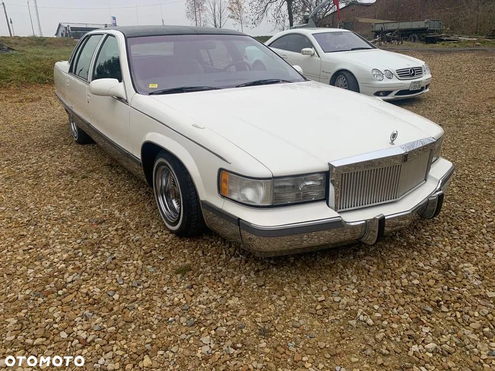 Cadillac Fleetwood 5.7 STD - 27