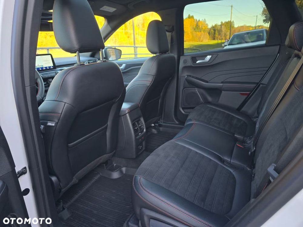 Ford Kuga 2.5 Duratec FHEV 4x4 ST-LINE - 38