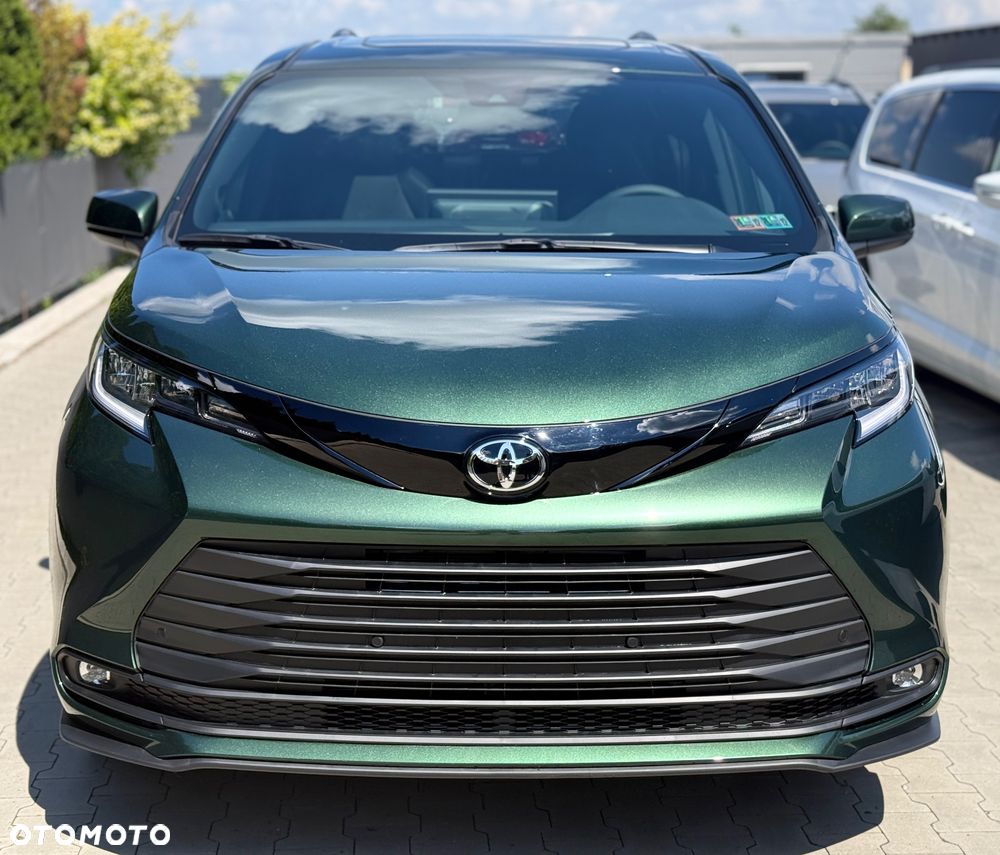Toyota Sienna - 4