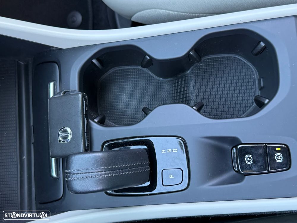 Volvo XC 40 2.0 D3 Momentum Plus Geartronic - 38