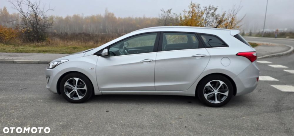 Hyundai i30 blue Kombi 1.4 YES Gold - 12