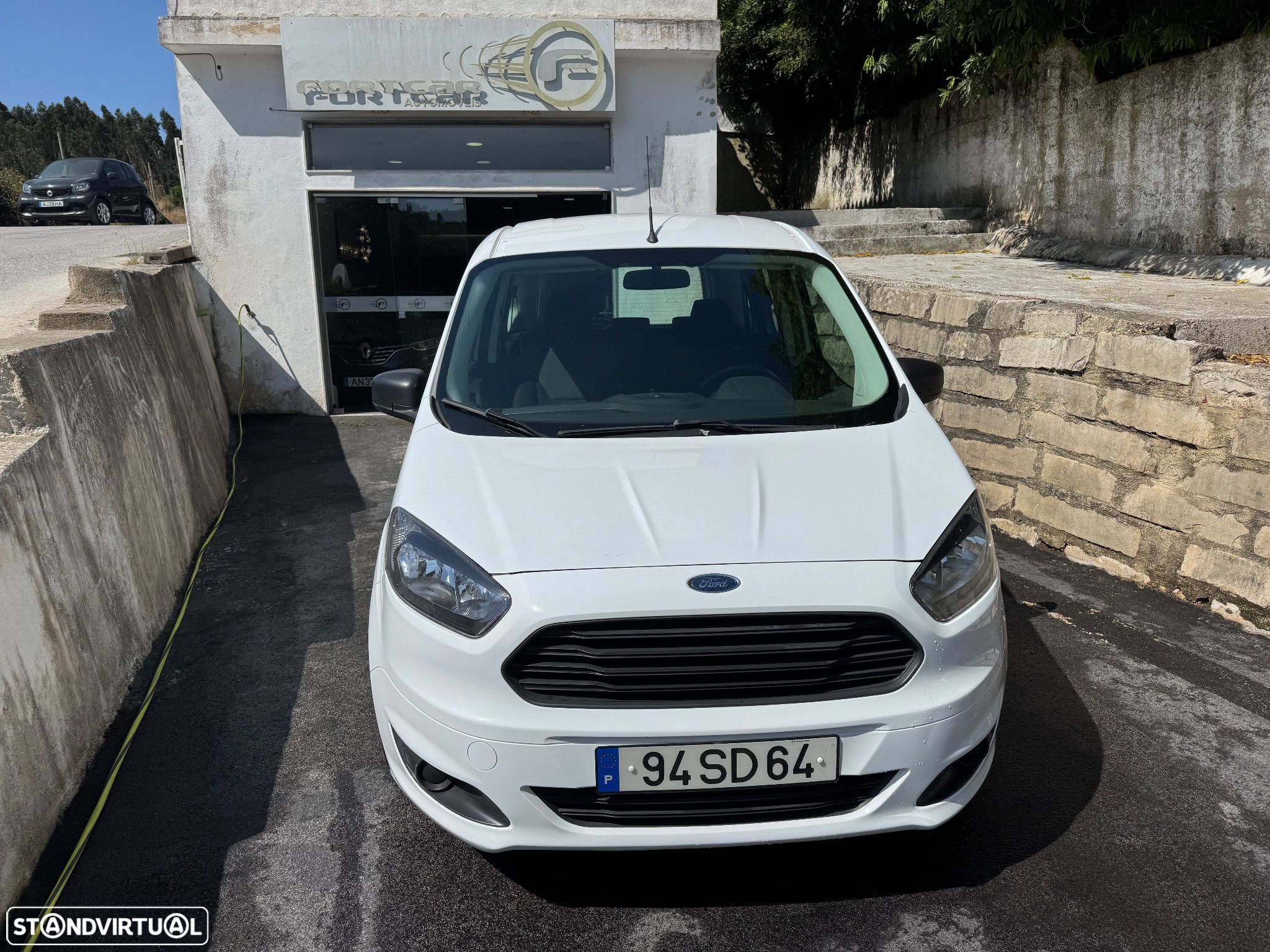 Ford Tourneo Courier 1.5 TDCi Ambiente - 1