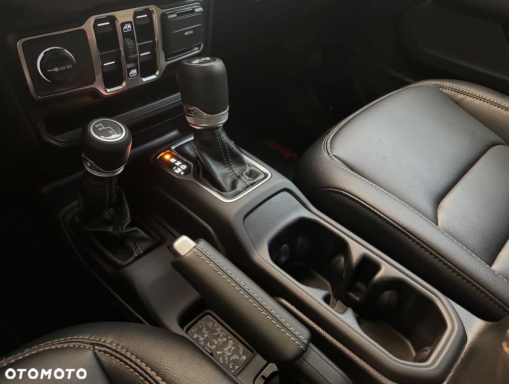 Jeep Wrangler - 25