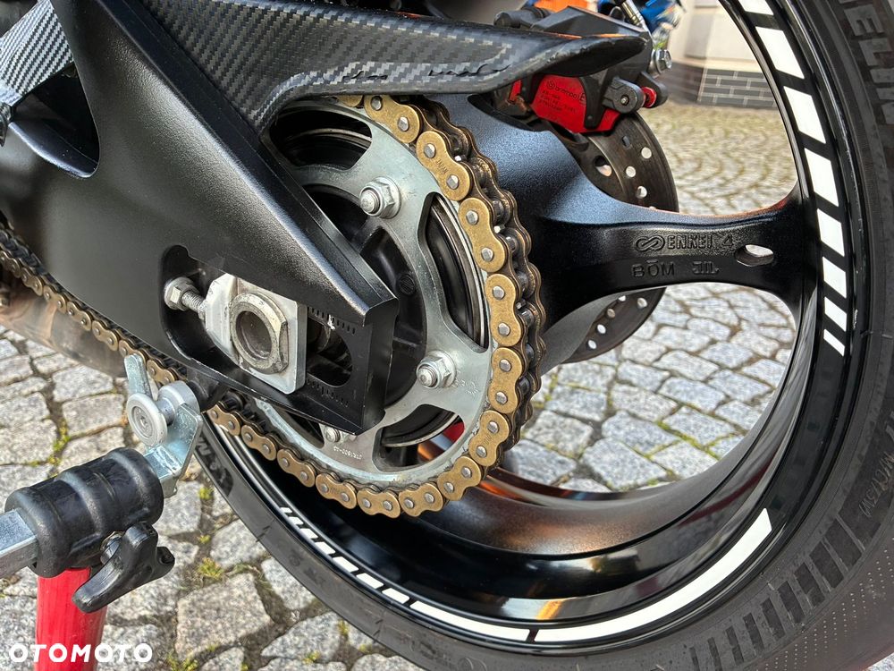 Suzuki GSX-R - 30