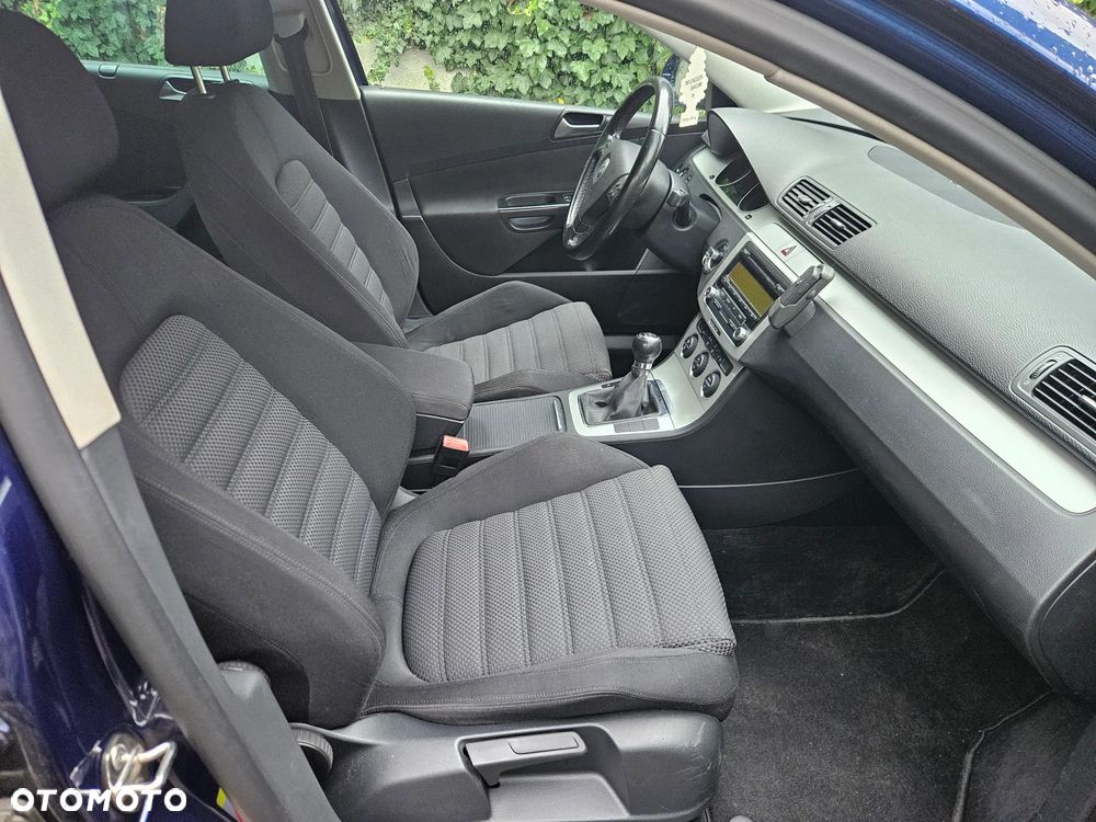 Volkswagen Passat - 16