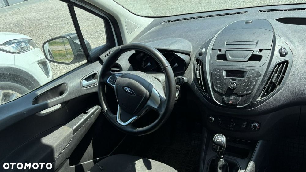 Ford Transit Courier - 10