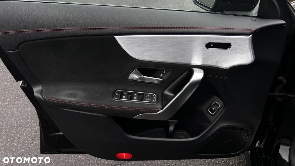Mercedes-Benz CLA 200 7G-DCT - 10