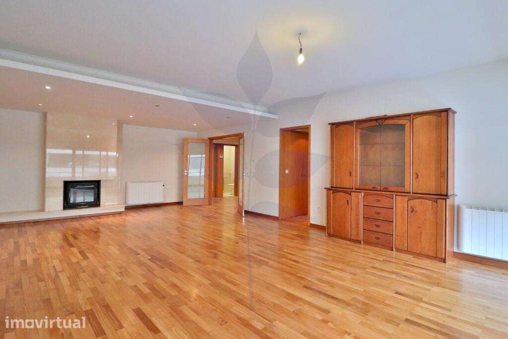 Apartamento T4 - São Vítor - Garagem para 2 viaturas - Grande imagem: 2/56