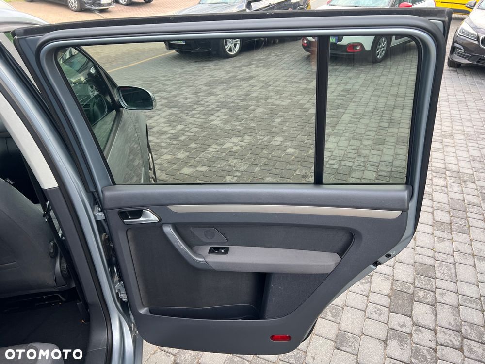 Volkswagen Touran 2.0 TDI Trendline - 23