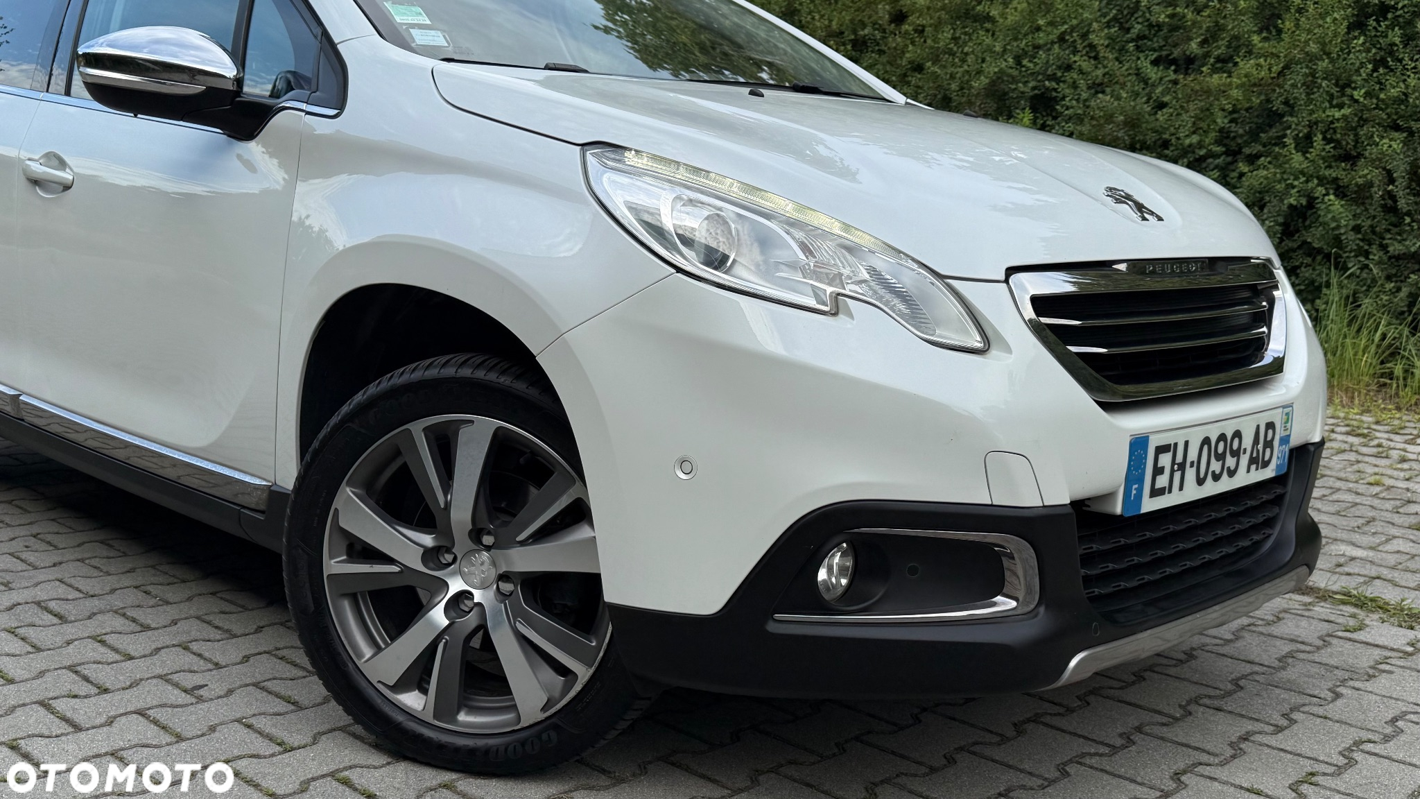 Peugeot 2008 1.6 BlueHDi Allure S&S - 11