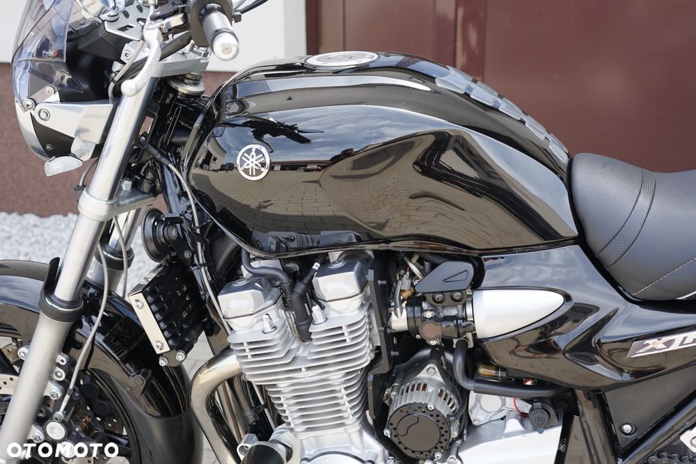Yamaha XJR - 28