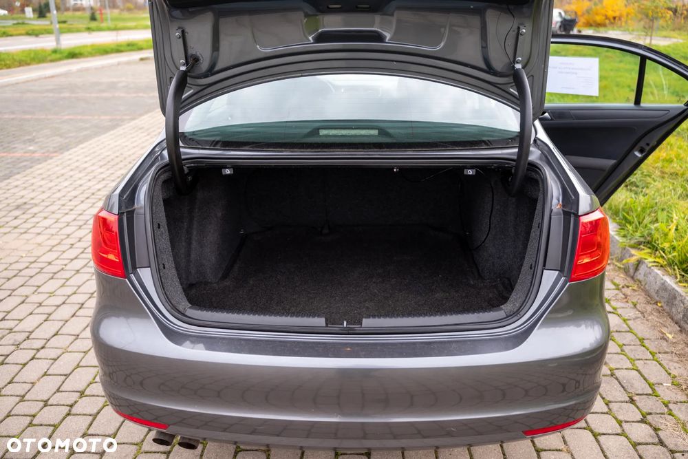 Volkswagen Jetta 2.0 Base - 4