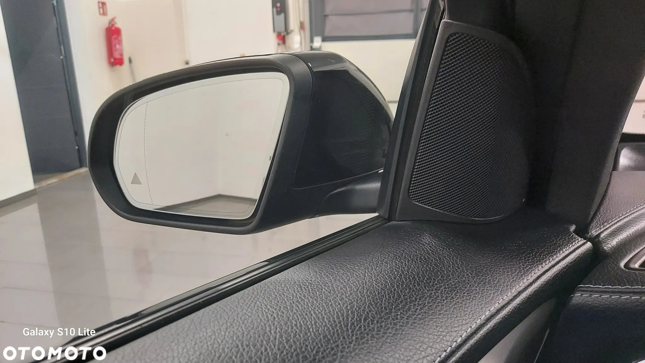 Mercedes-Benz GLC 300 d 4Matic 9G-TRONIC AMG Line Plus - 25