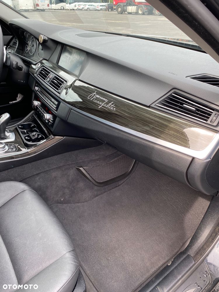BMW Seria 5 525d - 39